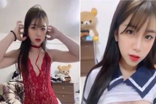Cô ấy có vẻ hấp dẫn bởi móc bướm – LauXanh