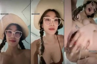 Em Rosababyvip nghịch bướm trong trung tâm thương mại – Pheclip