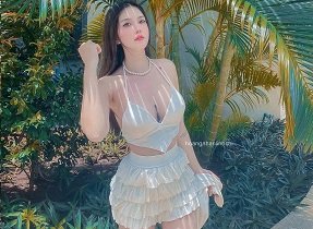 Hoàng Nhân Chi Linh khoe thân hình cực chất – FullLiveHot